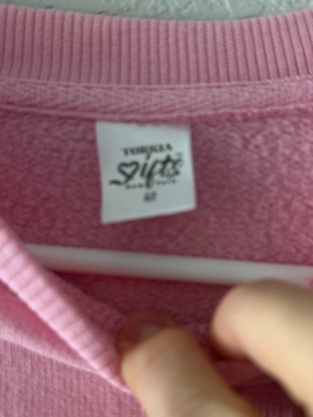 NWT / EUC Cute Pink New York Skyline Embroidered Sweatshirt (Size M) - Picture 3 of 4